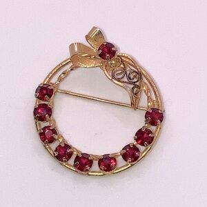 Vtg 12k Gold Filled Red Crystal Wreath Brooch w Bow Accent / 1.3”